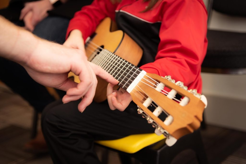 Start Guitar Today: Easy Exercises and Lessons on Your Phone